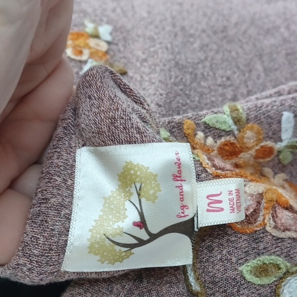 Fig and Flower Anthropolo Pink W/Floral Embroidery Button/Tie up Hi/Lo Top SZ M - Picture 6 of 8